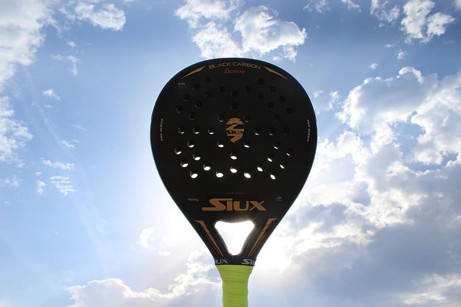 Padel Racket lucht.jpg
