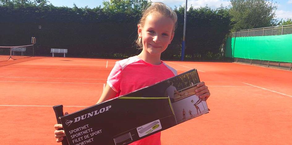 Marit wint Dunlop tennisnet.jpg