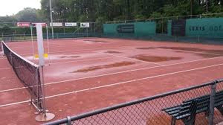 natte tennisbanen.jpg