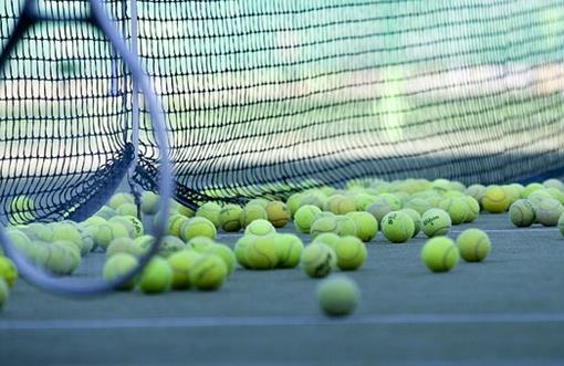 tennisles stockfoto.jpg