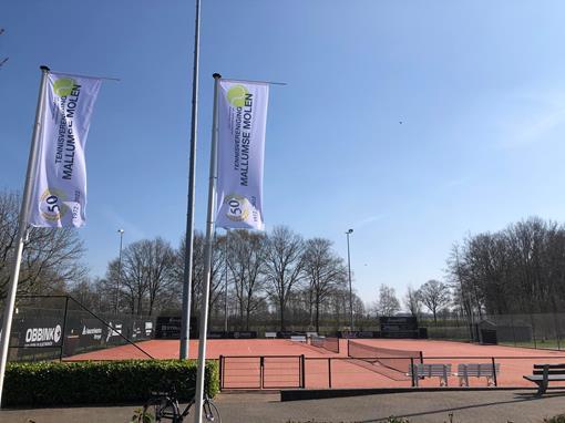 Foto tennispark nieuwe vlaggen.jpg