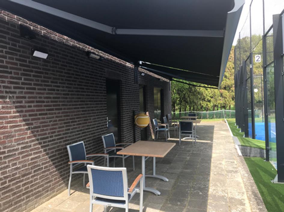terras bij padelbanen.jpg