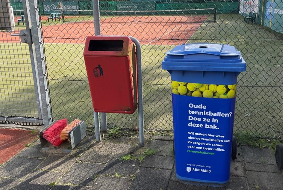 Tennisballenbak.jpg