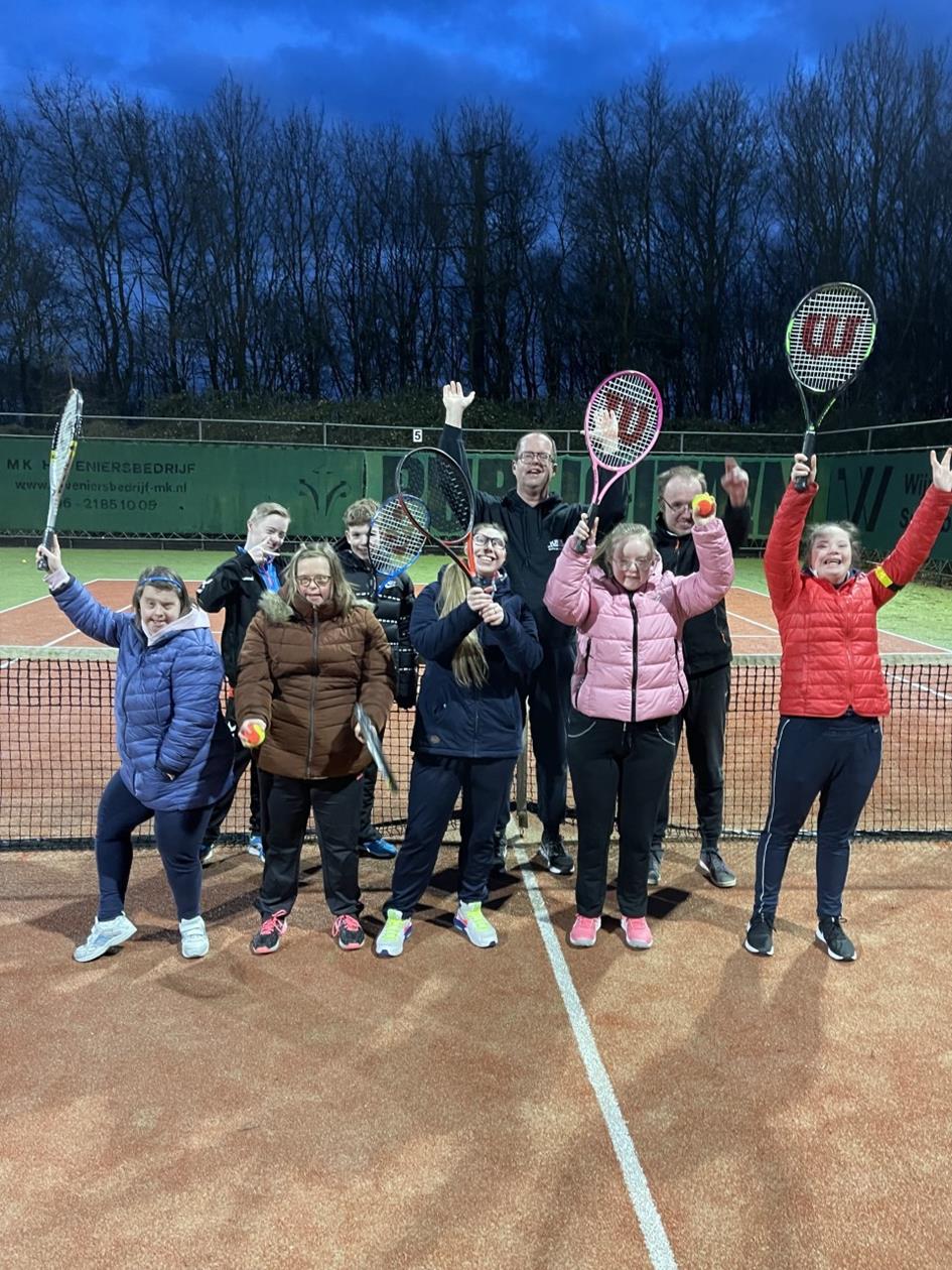 thumbnail_G-tennis.jpg